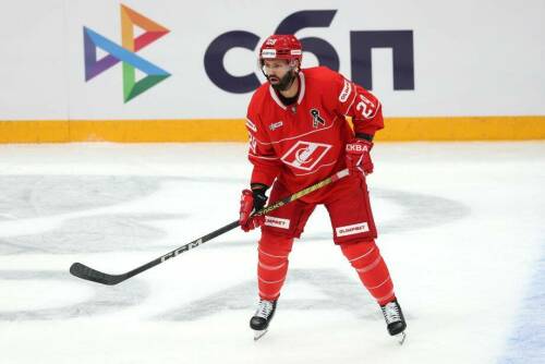 Тодд занимается в звене с Хмелевским и Тереховым на тренировке «Ак Барса»