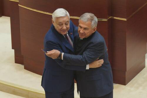 «Знак особого признания»: Минниханов и Сафаров поздравили Мухаметшина с получением ордена