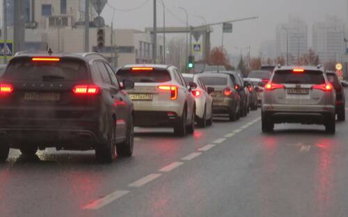 «Иначе будем сидеть в пробках»: Минниханов поручил развивать общественный транспорт