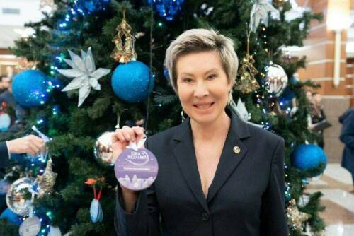 Ольга Павлова выполнила новогодние желания двоих детей из ЛНР