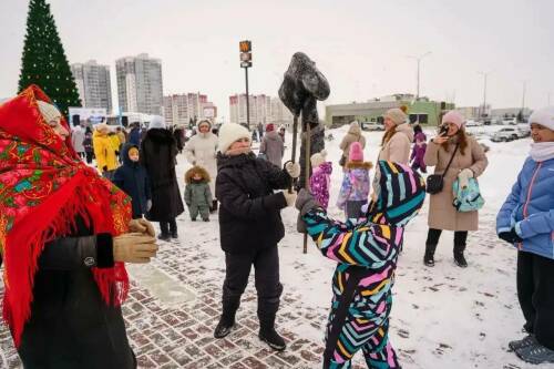 Бой валенками, чай и блины: в Челнах прошел зимний фестиваль «Курше»