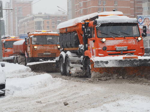 На региональных дорогах задействовано более 350 единиц снегоуборочной техники