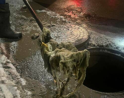 Влажные салфетки и мандарины: за праздники в Альметьевске устранили 48 засоров