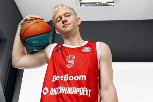 Задержанного во Франции баскетболиста Касаткина обменяли на Винатье*