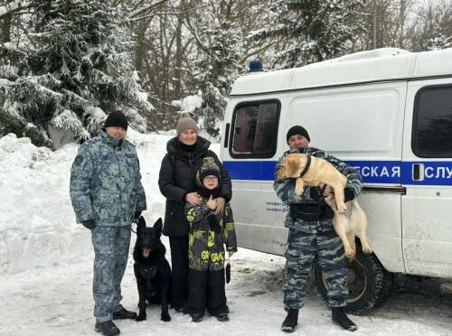 Полицейские исполнили желание мальчика, мечтавшего побывать в кинологическом центре