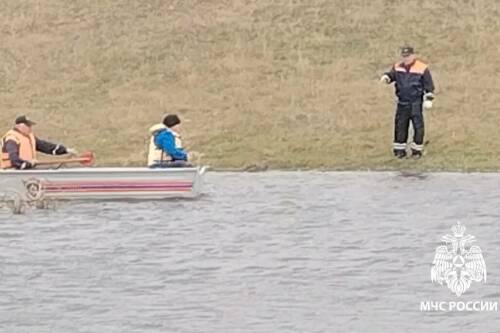 Водолазы обыскали три озера, чтобы найти пропавшего рыбака в Татарстане