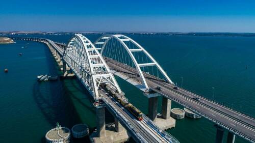 Автомобилистам напомнили правила проезда по Крымскому мосту