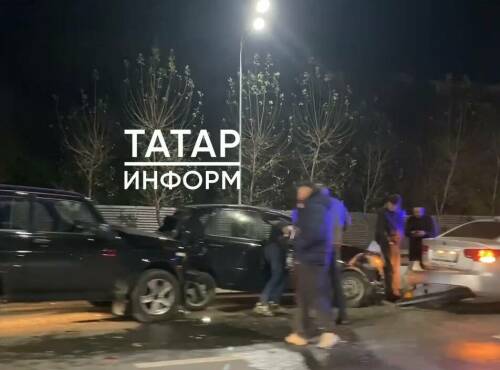 Двойное ДТП на проспекте Универсиады в Казани сняли на видео