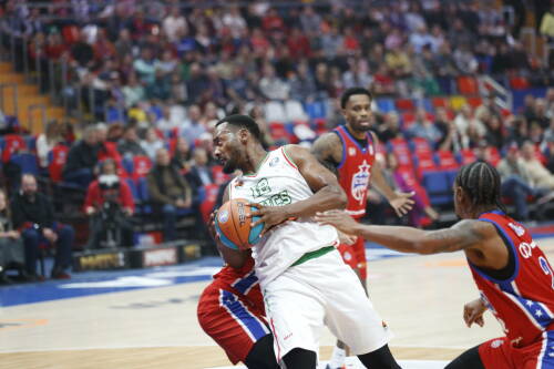 УНИКС проиграл московскому ЦСКА, уступив 17 очков преимущества