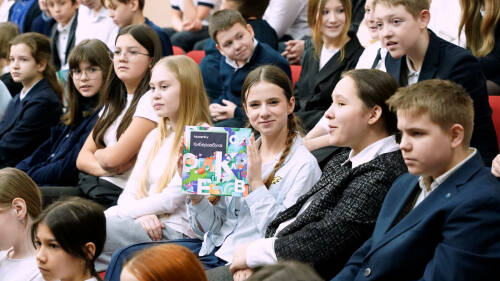 «Урок цифры» о кибербезопасности в космосе прошел в казанской школе №156