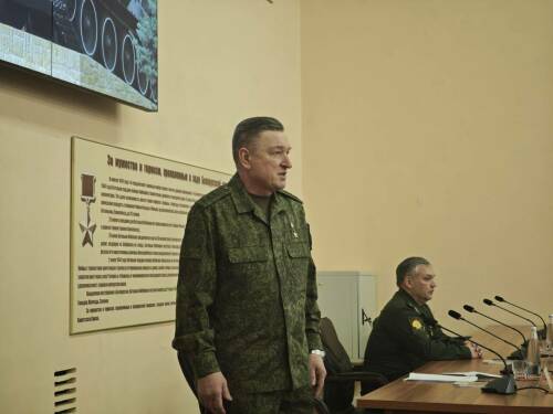 Герой России Александр Лапин пообщался с курсантами Казанского танкового училища