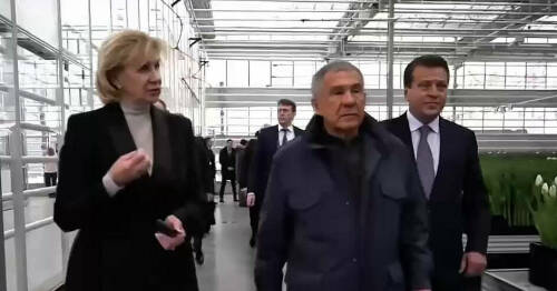 Рустам Минниханов посетил Горводзеленхоз, где высадили миллион тюльпанов