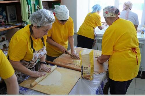 «Это не просто лапша, а тепло родного дома»: в Бавлах прошла акция «Помощь из тыла»