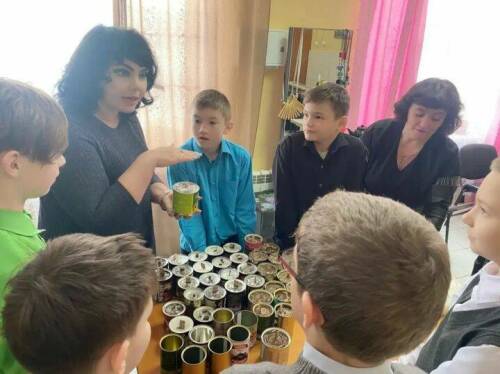 Солдатам – блиндажные свечи: юные волонтеры Татарстана поддержали бойцов СВО