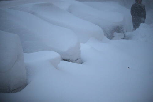 После обильных снегопадов в Татарстане высота сугробов достигла 95 сантиметров