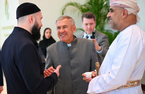 Поездка Рустама Минниханова в Оман направлена на перезапуск торгово-экономических связей. Татарстан впервые представил стенд на выставке OMNEX, а Раис РТ провел переговоры о сотрудничестве в промышленности, IT, халяль-индустрии и исламских финансах. Как республика намерена укрепить позиции на рынках Персидского залива – в материале «Татар-информа».