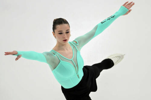 Чемпионат России по прыжкам подошел к концу. Камила Валиева и Александра Трусова своих поклонников победами не порадовали, зато ознаменовали свое возвращение на большой лед. Фигуристка из Татарстана Дина Хуснутдинова дебютировала в турнире и финишировала второй. Об интересных эпизодах прошедшего турнира рассказывает «ТИ-Спорт».