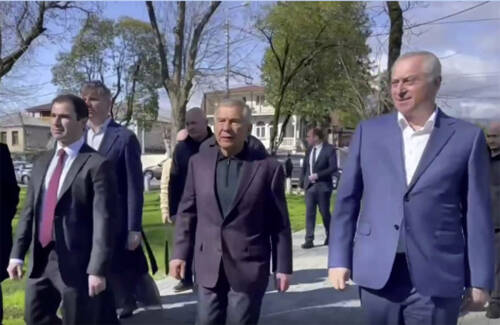 Президент Абхазии и Раис РТ ознакомились с ходом ремонта набережной Диоскуров в Сухуме