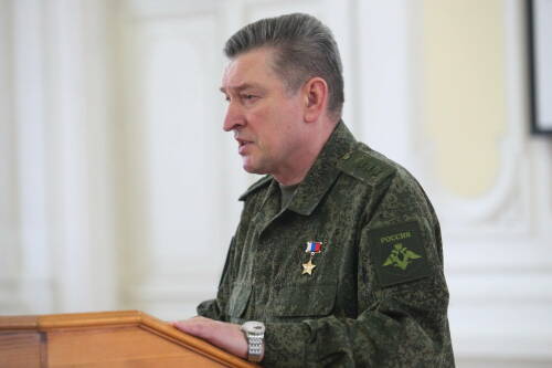 «Глядя в их глаза, верю в нашу страну»: Александр Лапин напутствовал курсантов ВУЦ КНИТУ