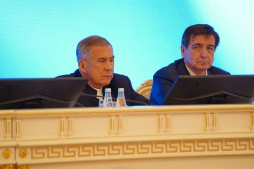 Минниханов: «В Казани остаются проблемы со снегом на крышах и наледью»