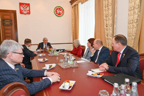 Мухаметшин обсудил господдержку ветеранов спецоперации с депутатами Госдумы