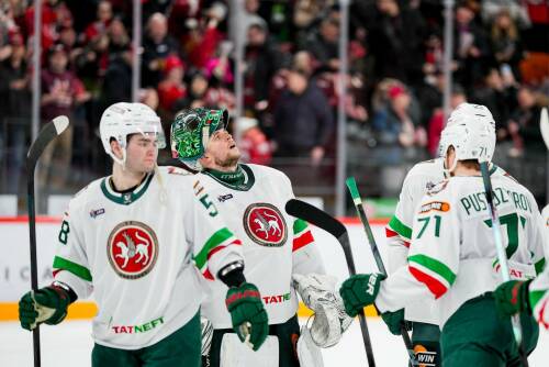 Третье подряд поражение в серии послематчевых бросков, которое казанцы терпят по одному сценарию с упущенным преимуществом, – это уже симптом, что в коллективе не все в порядке. Объяснения в виде отсутствия концентрации и невезения в буллитах не дают полного ответа, почему «Ак Барс» сдал на финише чемпионата. Разобраться попытался «ТИ-Спорт».