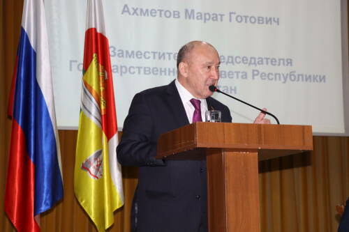 Ахметов призвал аграриев Дрожжановского района уделять внимание масличным культурам