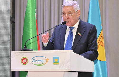 Итоги года, перспективные проекты, потребность в новых школах и точки роста Высокогорского района обсудили на сессии муниципалитета с участием Председателя Госсовета РТ Фарида Мухаметшина.