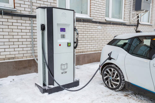 В Казани сделали временными разрешения на бесплатную парковку электромобилей