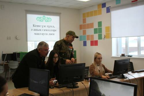 В Нурлате школьников обучают управлению беспилотниками на дронах из зоны СВО