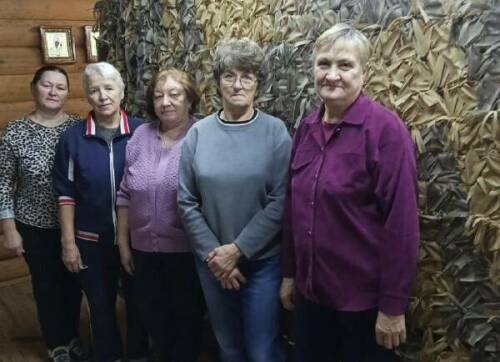 Лениногорские волонтеры изготавливают масксети и обереги для бойцов СВО