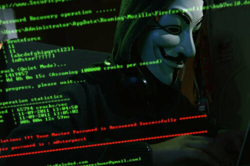 Сообщение от незнакомца может обойтись очень дорого – потерять все свои деньги и остаться с кредитами можно, загрузив один небольшой файл от незнакомого человека. Вложения с вирусами мошенники рассылают через мессенджеры, соцсети, электронную почту, маскируя их под фотографии и документы. О том, как распознать ловушку, рассказали в МВД.