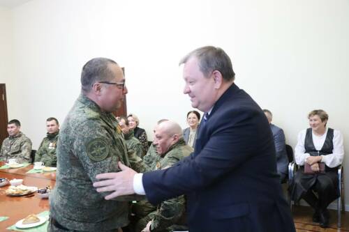 «Вас ждут с победой!»: глава Нурлатского района встретился с бойцами СВО в отпуске