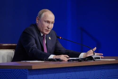 Путин подписал заявление о гражданстве прямо на встрече с учёными