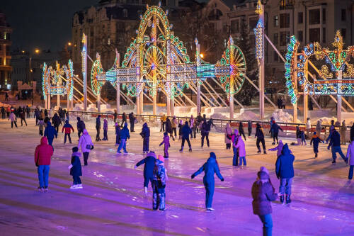 Каток в парке «Черное озеро» сегодня завершает сезон