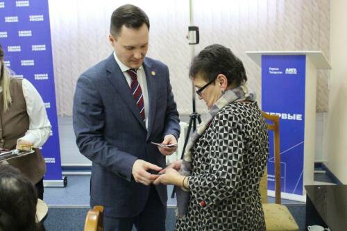 В Новошешминском районе матерям и женам бойцов СВО передали государственные награды