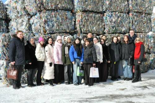 Студентам-экологам показали, как работает мусороперегрузочная станция в Казани