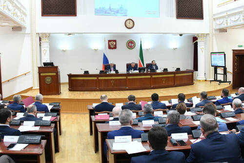 Минниханов призвал усилить меры против буллинга и подростковой преступности