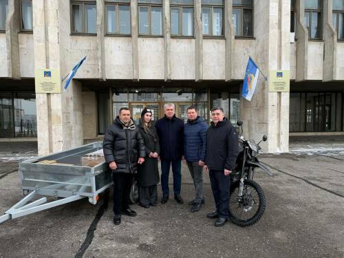 В Набережных Челнах семье участника СВО передали мотоцикл для отправки на передовую