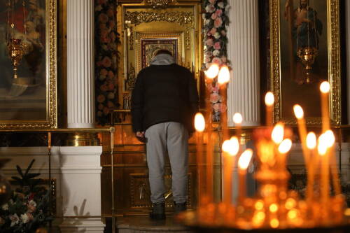 Можно ли молиться своими словами, а не церковными текстами? Почему молитвы лучше читать на церковнославянском языке? Можно ли православному загадывать желания? На эти и другие вопросы «Татар-информа» ответил руководитель миссионерского отдела Казанской епархии иерей Александр Ермолин.