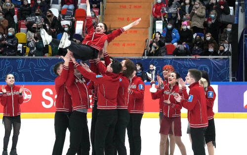 Составы на Кубок Первого канала подтвердили диагноз: Москва и Питер превратились в «команды-пылесосы», где медали добывают фигуристы из Казани, Йошкар-Олы и Сибири. «ТИ-Спорт» анализирует, почему региональные школы стали донором для условных команд столиц и как татарстанские примы Валиева и Хуснутдинова оказались по разные стороны баррикад.