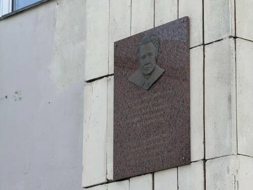 Церемония возложения цветов к мемориальной доске Флорида Агзамова прошла в Казани