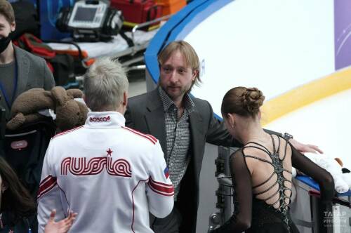 Плющенко эмоционально ответил на слова Тутберидзе о переходе Сарновских в ее академию