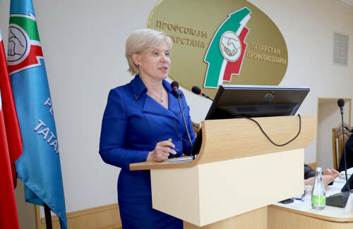 О росте заработных плат в Татарстане, отсутствии долгов перед работниками, поддержке участников СВО и защите молодежи от вражеской пропаганды шла речь на итоговом заседании Совета Федерации профсоюзов РТ в казанском Дворце труда.