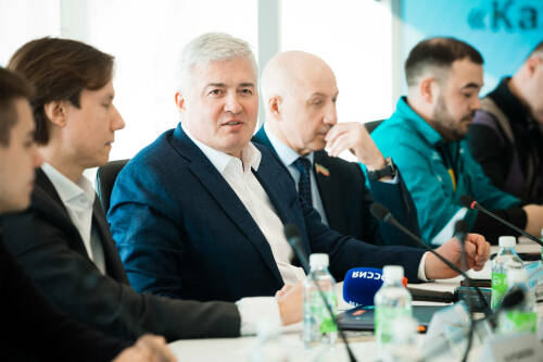 Рекордный выпуск продукции, 1,3 млрд рублей на экологию и новые социальные проекты: на Общественном совете казанского предприятия СИБУРа подвели итоги 2025 года. На заседании победителям грантов «Формулы хороших дел» – авторам лучших идей по развитию образования и экологии – вручили награды. Рассказываем, какие проекты получили поддержку.