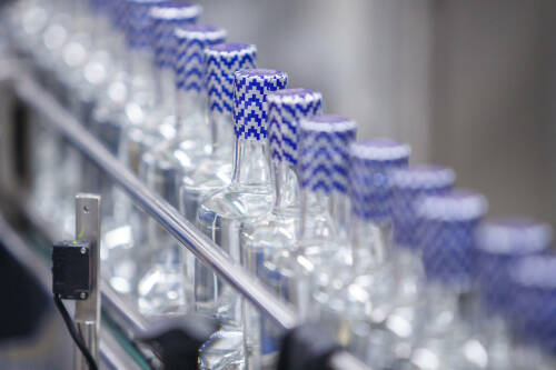 В России средняя цена водки в феврале 2026 года достигла 948,5 рубля за литр