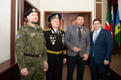 «Вместе мы сила, и вместе мы победим!»: Радмир Беляев наградил волонтеров СВО