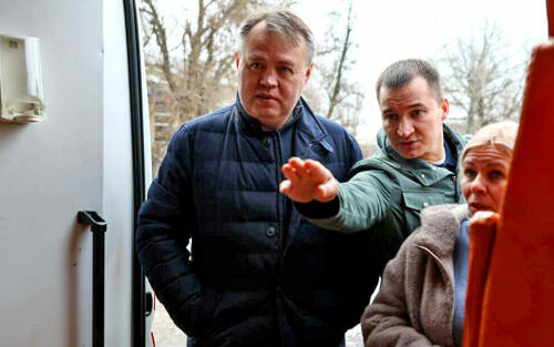 «Предстоит серьезная работа по развертыванию диспансеризации»: Абашев посетил города ЛНР