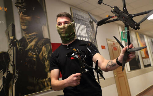 О том, как проходит обучение и служба в Войсках беспилотных систем, а также о том, почему приняли решение заключить контракт на службу именно в этот род войск, «Татар-информу» рассказали уже опытные военнослужащие и те, кто только недавно подписал контракт.