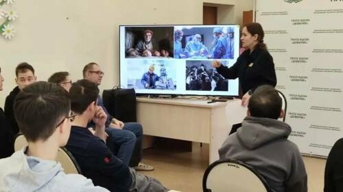 В центре «Доверие» поговорили о доблестном труде и воинской славе